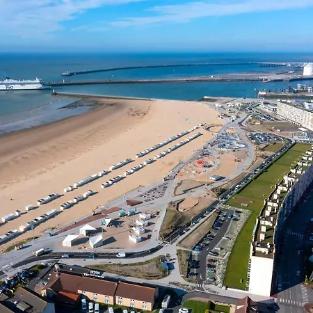 Bord De Plage.magnifique Face Mer. Calais